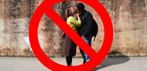 zakaz całowania się w szkole